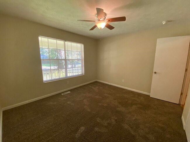 Building Photo - 2507 Waldemar Ln