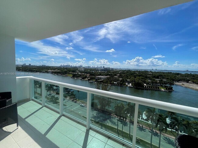 Building Photo - 5001 Collins Ave