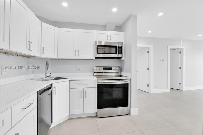 Building Photo - 1770 E Las Olas Blvd