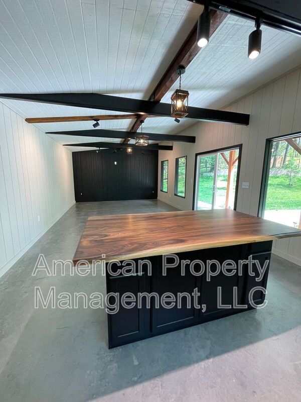 Building Photo - 3711 E 108th St