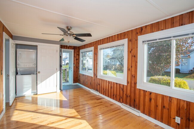 Building Photo - 10 Dorothy Rd