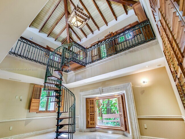 Building Photo - 3504 Banyan Cir