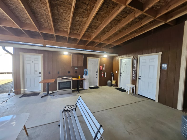 Building Photo - 15450 Badger Flat Rd