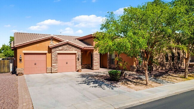 Building Photo - Welcome to this inviting Phoenix Rental - Available!