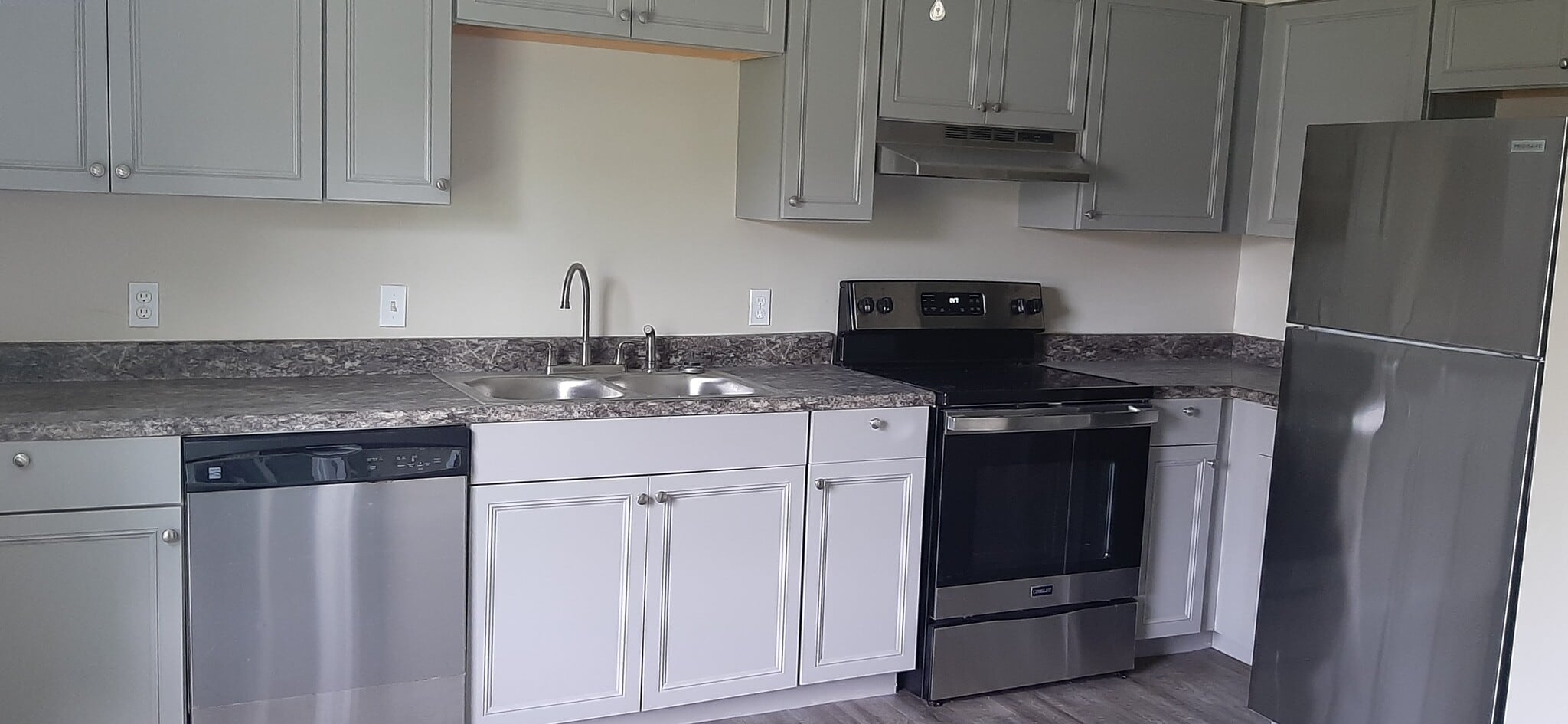 Kitchen - 638 Peachview Ln