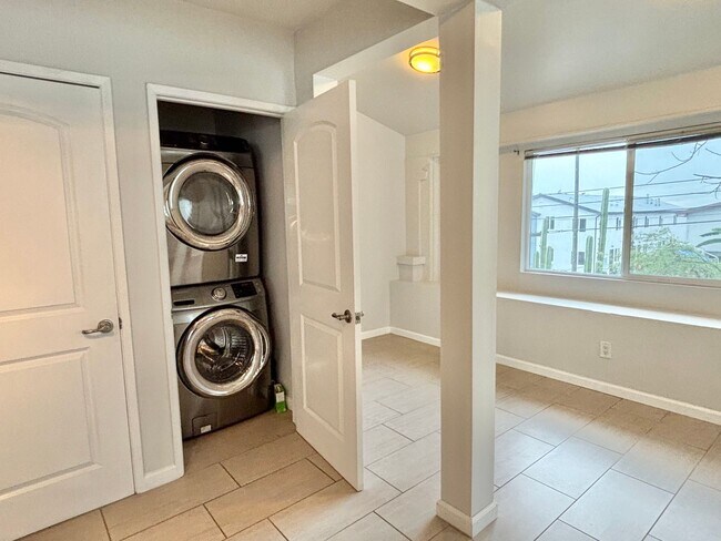 Building Photo - 626 Benton Wy