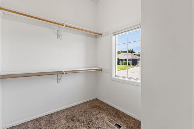 Building Photo - Stunning 4 bedroom Ranch in Elkhorn