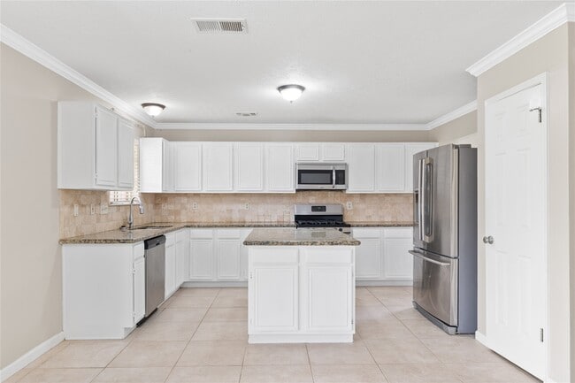 Building Photo - 11410 Meadowchase Dr