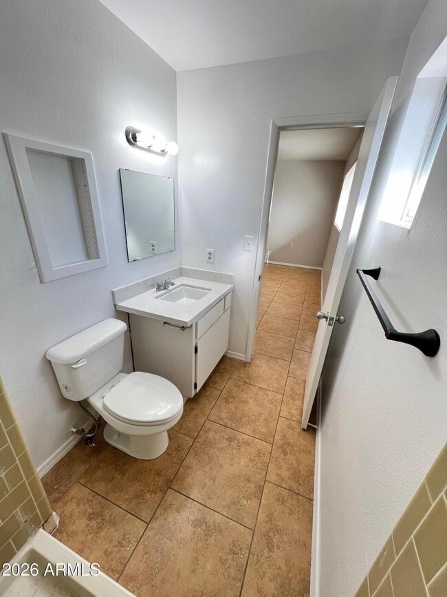 Building Photo - 551 W Gail Dr