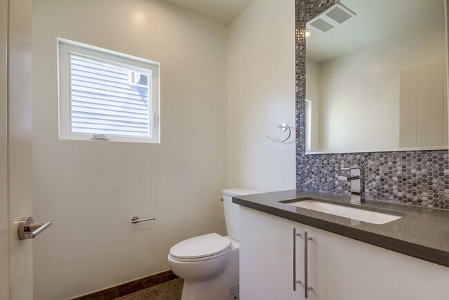 Building Photo - 6546 1/2 La Mirada Ave.-