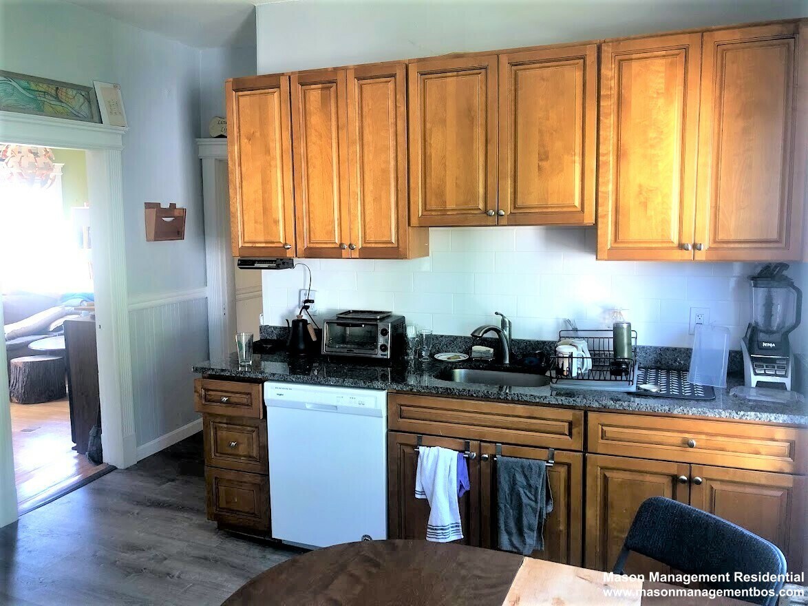 Apt 3 - 19 Arden St