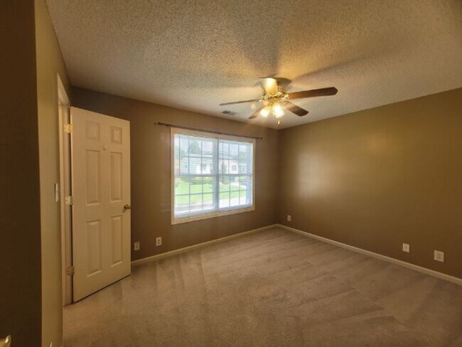 Building Photo - Charming 3-Bedroom Home with Spacious Livi...