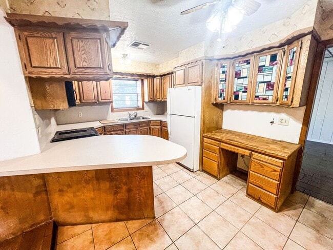 Building Photo - 501 N Main St