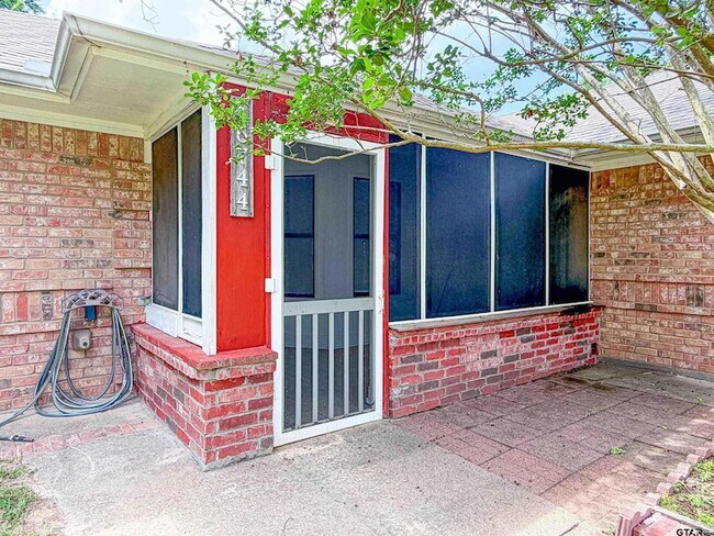 Building Photo - 16744 Overland Stage Dr