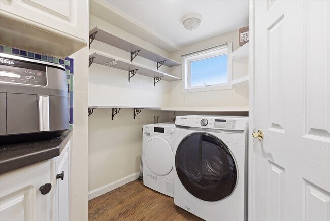 Building Photo - 245 W Fifth St