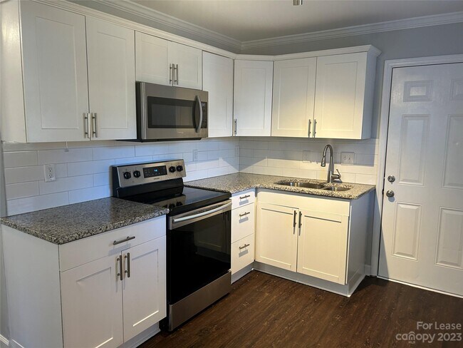 Building Photo - 2215 Kennesaw Dr