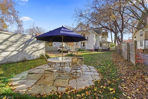 Backyard Patio - 13860 Clifton Blvd