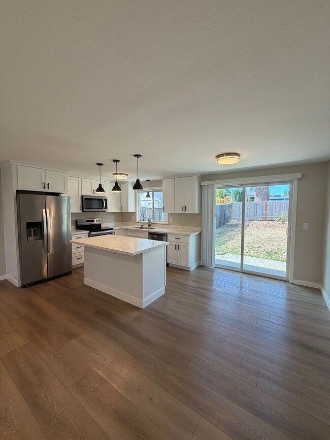 Building Photo - 6518 Elliott Way