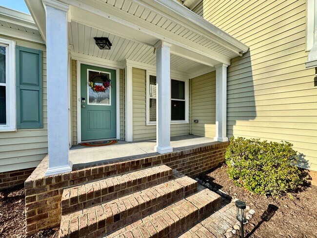 Building Photo - A Fabulous Home w/Water & Golf Course Views Available 05-04-26! Fenced Yard & Dog-Friendly!