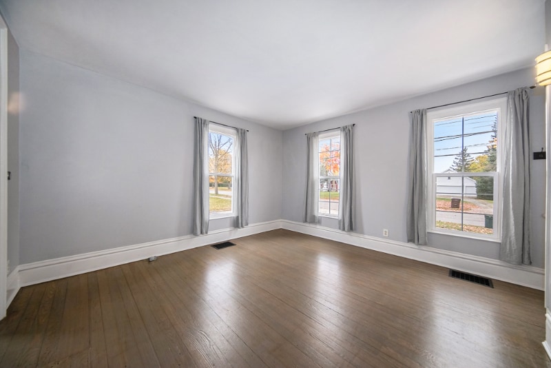 Building Photo - 212 Kilbuck St E