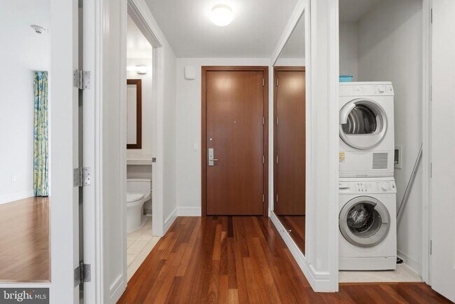 Building Photo - 1414 S Penn Square