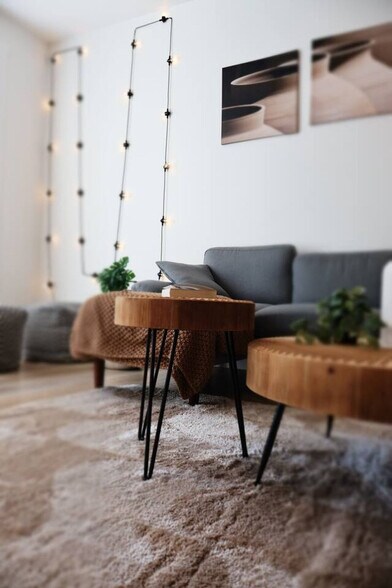 Building Photo - 3309 NE 42nd Pl