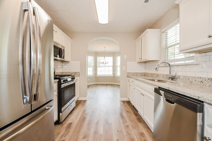 Building Photo - 1517 Buckingham Pl