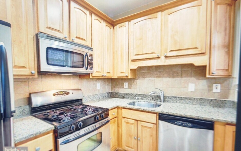 Building Photo - 1501 G St SE