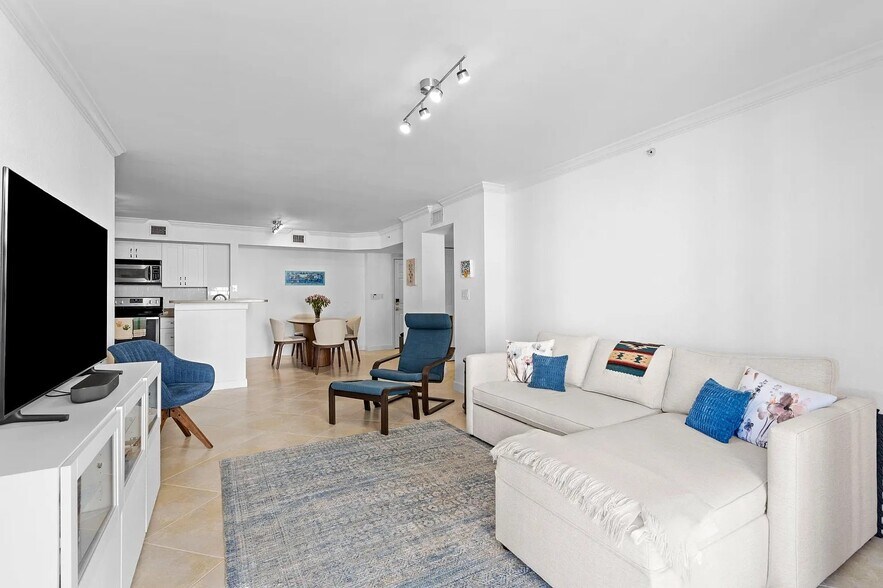 Living room - 1801 N Flagler Dr