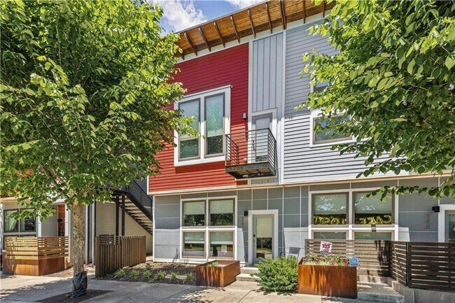 Building Photo - 352 W 5th St