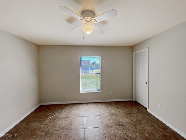 Building Photo - 111 SE 2nd Ave