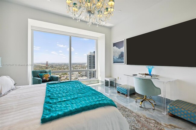 Building Photo - 1425 Brickell Ave