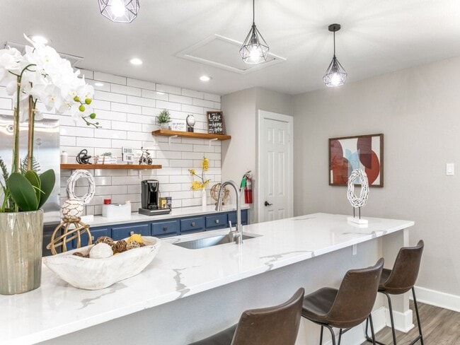 Building Photo - 16Ten East