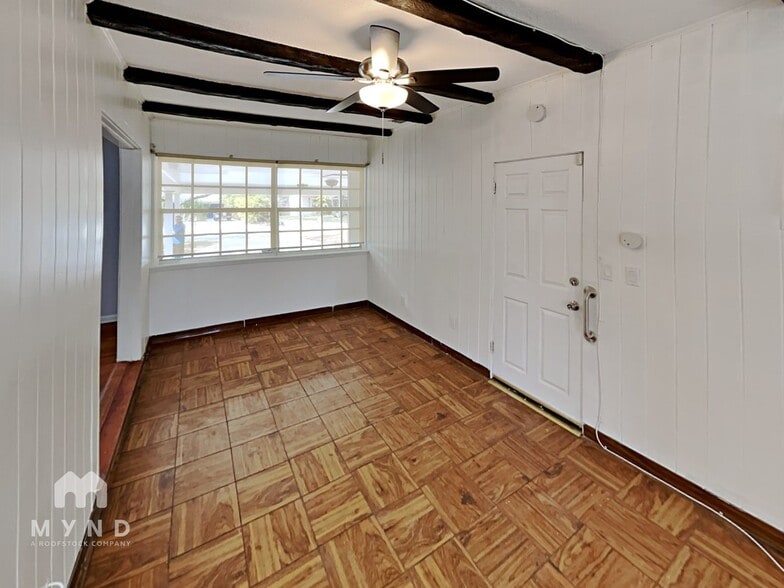 Building Photo - 809 Woodside Ave