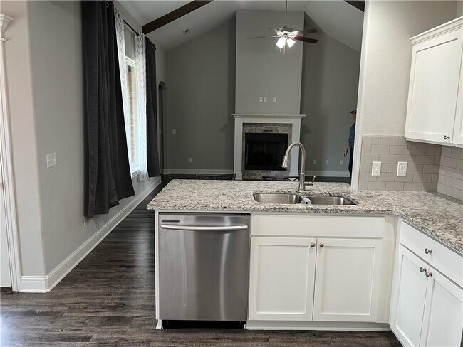 Building Photo - 508 Vista Del Valle St