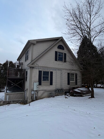 Building Photo - 2 Brickyard Rd