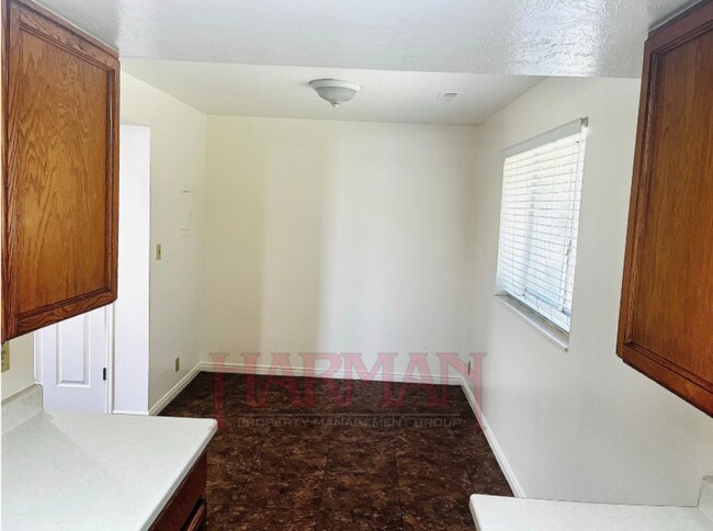 Building Photo - 699 600 W