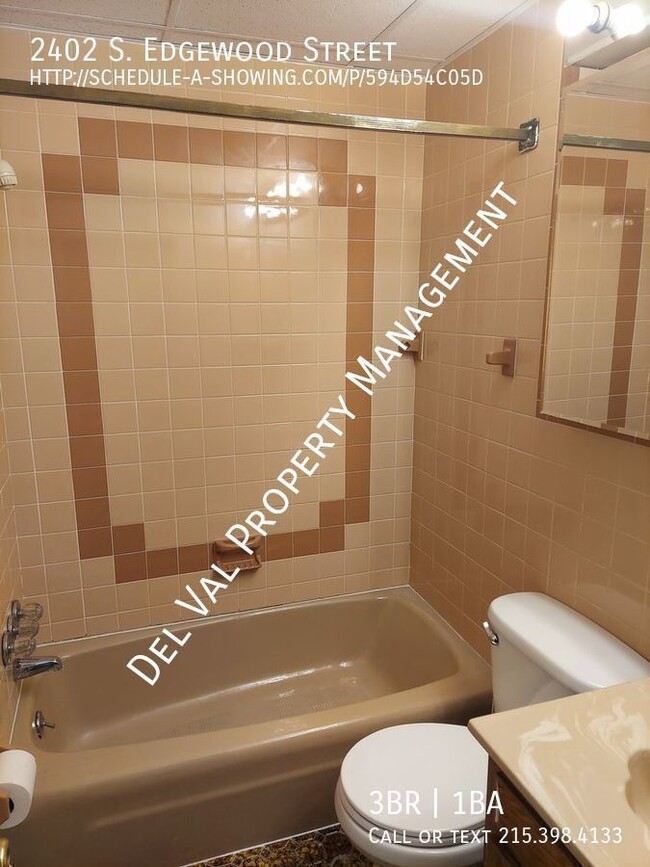 Building Photo - End-Unit, 3-BD, 1.5-BTH, Townhouse for Ren...