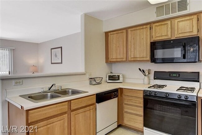 Building Photo - 5710 E Tropicana Ave