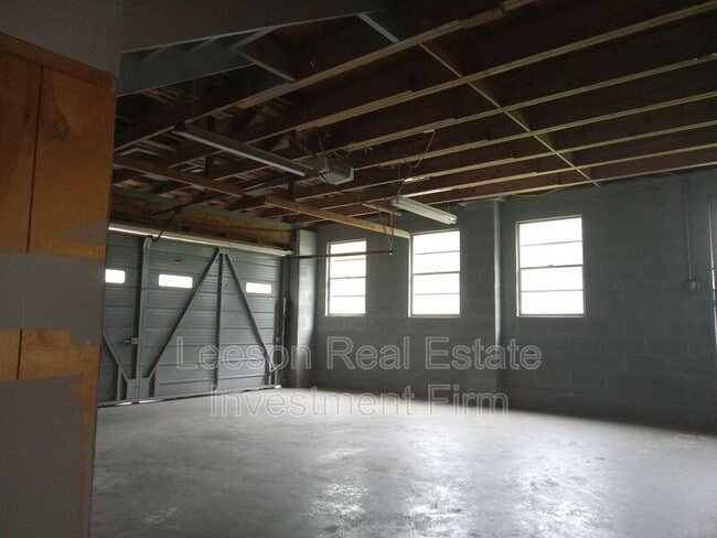 Building Photo - 802 Jefferson St