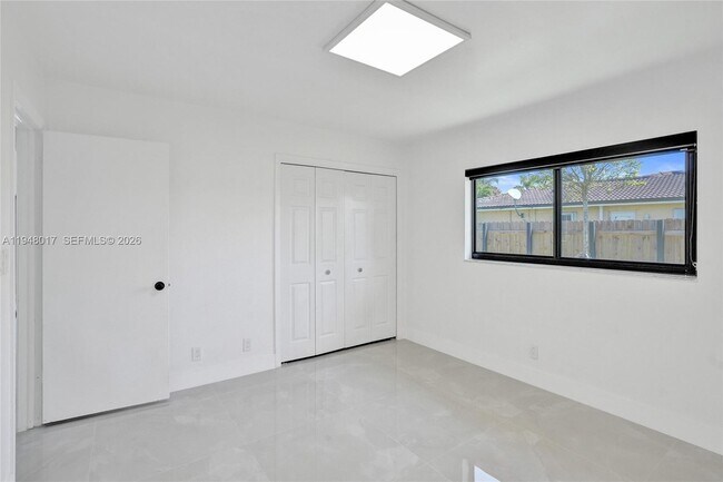 Building Photo - 16653 Golfview Dr