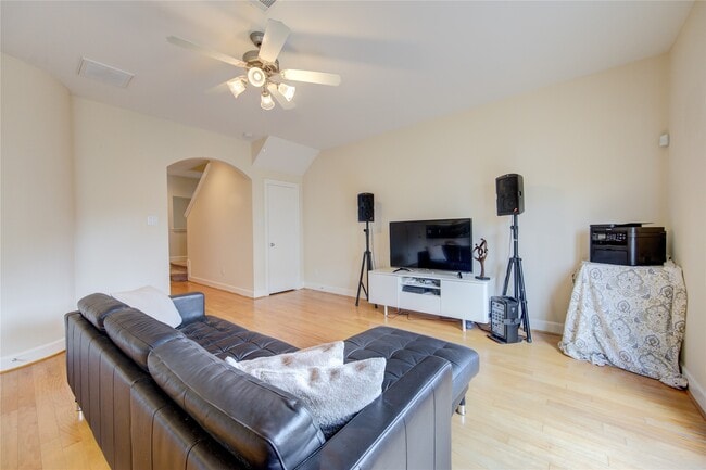 Building Photo - 3707 Main Poplar Dr