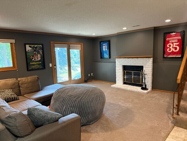 Building Photo - Two Bedroom Townhouse W/ Views Of Rice Lak...