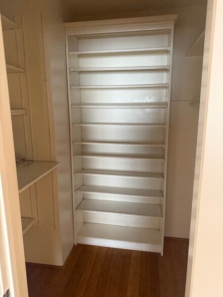 Building Photo - 1227 E 1st St