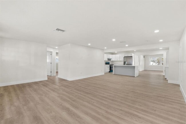 Building Photo - 2352 Lorena Ln