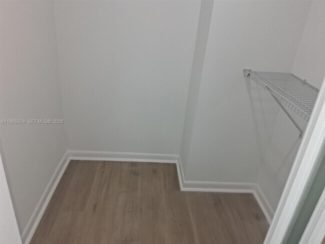 Building Photo - 15495 N Miami Lakeway