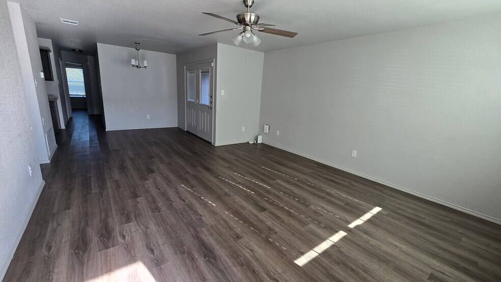 Building Photo - 605 Lost Trl