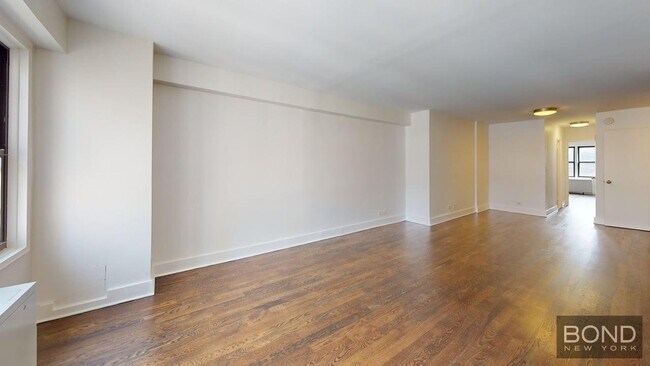 Building Photo - 220 E 63rd St