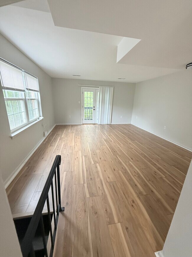 Building Photo - 5326 Carolyn Cir