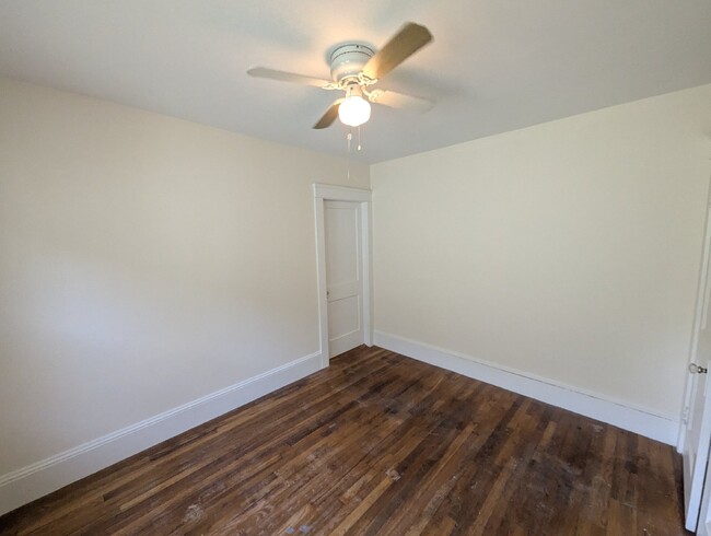 Building Photo - "Charming Duplex Living: Cozy 2-Bed, 1-Bat...